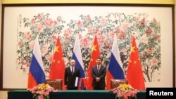 俄罗斯总统普京和中国主席习近平在北京钓鱼台国宾馆的签字仪式上(2014年11月9日)