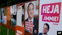 瑞典街头的瑞典民主党领袖吉米·阿克森(右)和瑞典首相斯特凡·勒文(右二)的竞选海报。