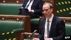 资料照:英国首相拉布在议会发表声明。